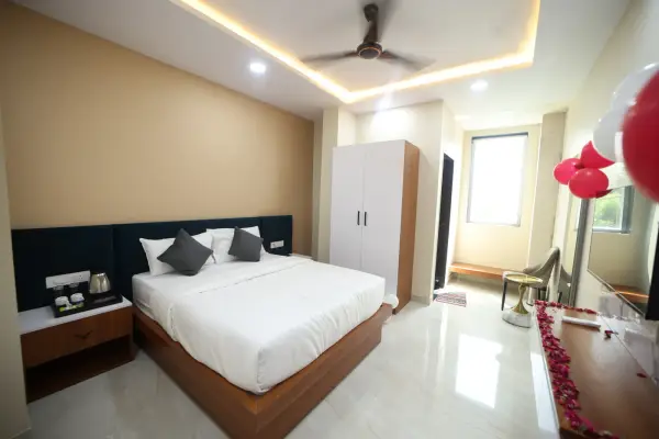 Rooms & Suites
