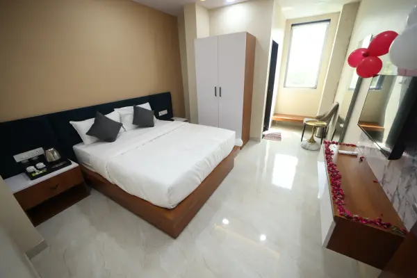 Rooms & Suites