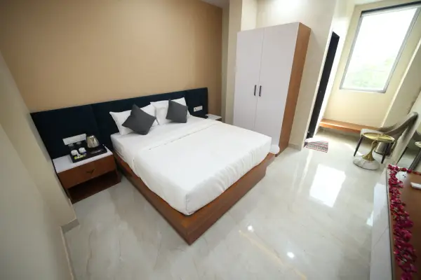 Rooms & Suites