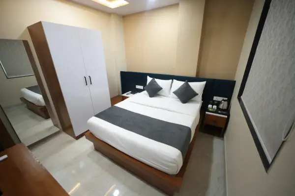 Rooms & Suites