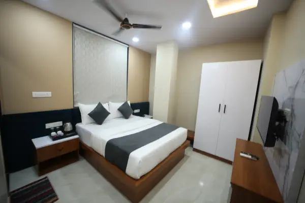 Rooms & Suites