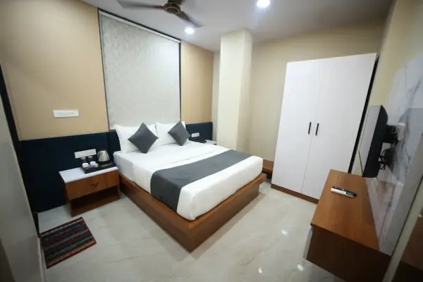 Rooms & Suites