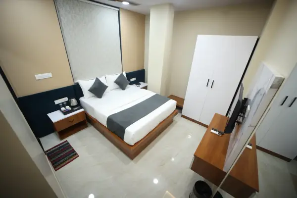 Rooms & Suites