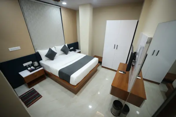 Rooms & Suites