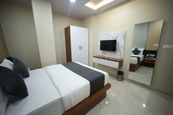 Rooms & Suites