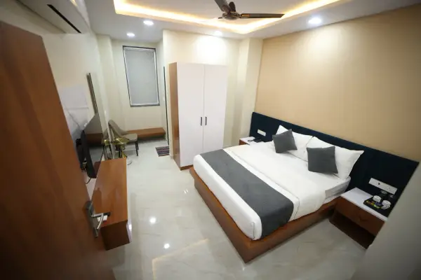 Rooms & Suites