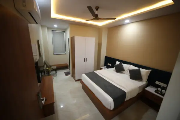 Rooms & Suites